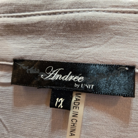 Andree by Unit light grey button up embroidered blouse very pretty - Picture 2 of 6